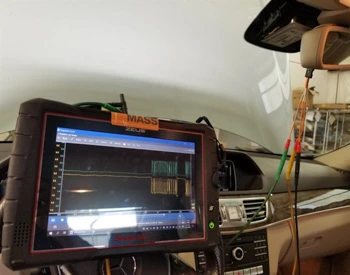 Connecting the ZEUS diagnostic scanning tool to the CAN circuit to see the waveform visual