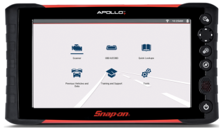 A auto technician connects the auto scan tool, APOLLO+™, to a vehicle and runs diagnostic tests.